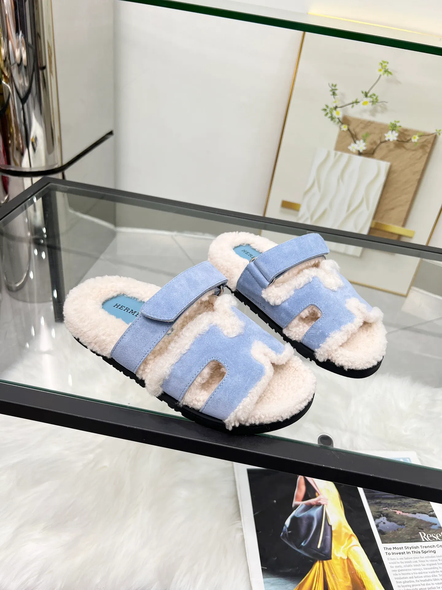 👟👟Ex-factory price 440👟👟 🌸[HERMES] My horse’s classic hot style second uncle🐑wool slippers🆕 are now available. A must-have item for autumn and winter ✅ Versatile and fashionable at home and out on the street 🍀The colors are extremely colorful! Walking Tuscany! TPR non-slip outsole is super light ️ Super comfortable on the feet without any sense of restraint I can’t stop drinking coffee ☕ My second uncle can’t take it off Color: maroon sand color light gray haze blue leather surface black code number: 35-40 (41 customized, non-returnable) Factory ready supply